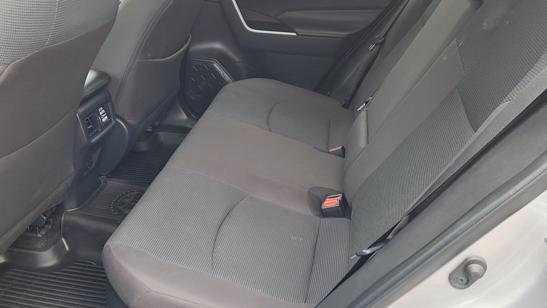 Used 2025 Toyota RAV4 LE AWD/4WD image 30