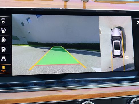 Used 2021 Bentley Bentayga image 28