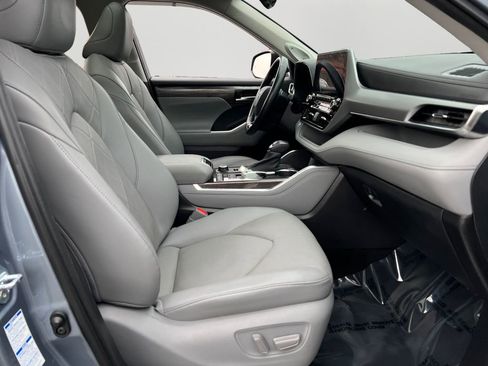 Used 2021 Toyota Highlander Platinum image 8