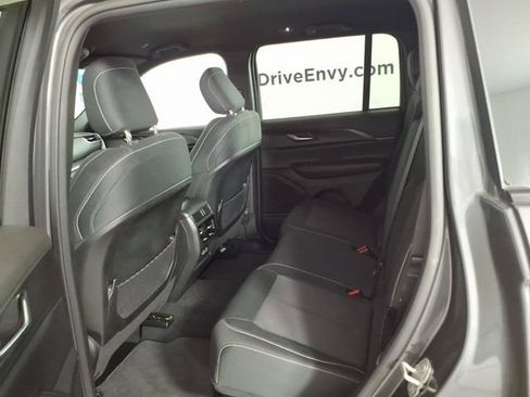 Used 2024 Jeep Grand Cherokee Laredo w/ Luxury Tech Group I AWD/4WD image 9