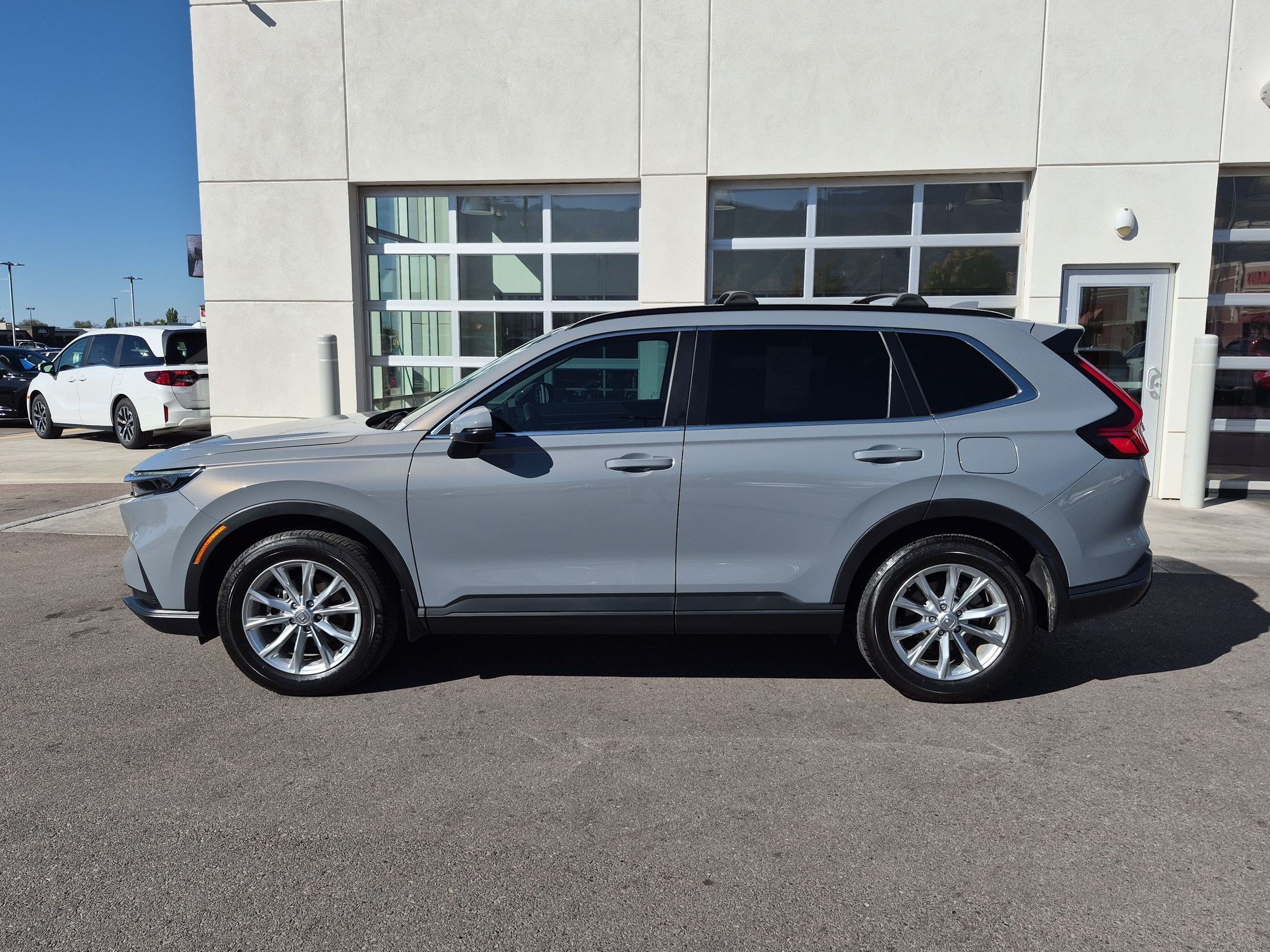Used 2024 Honda CR-V EX image 9