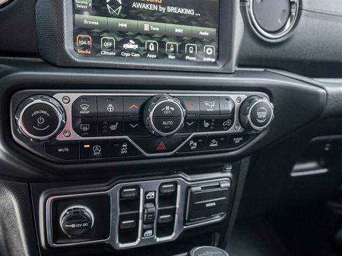 Used 2023 Jeep Gladiator Overland AWD/4WD image 32