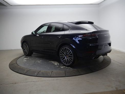 Certified 2023 Porsche Cayenne Turbo AWD/4WD image 3