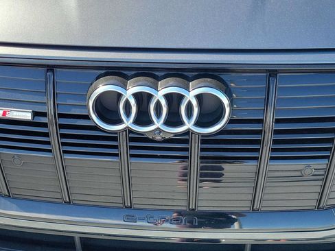 Used 2021 Audi e-tron Premium Plus w/ Premium Plus Package AWD/4WD image 10