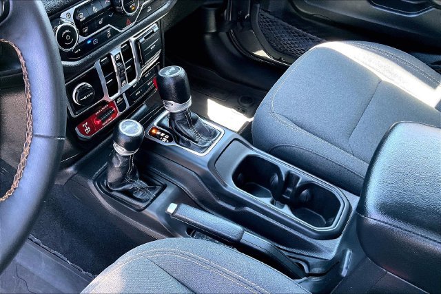 Used 2024 Jeep Wrangler Unlimited AWD/4WD image 17