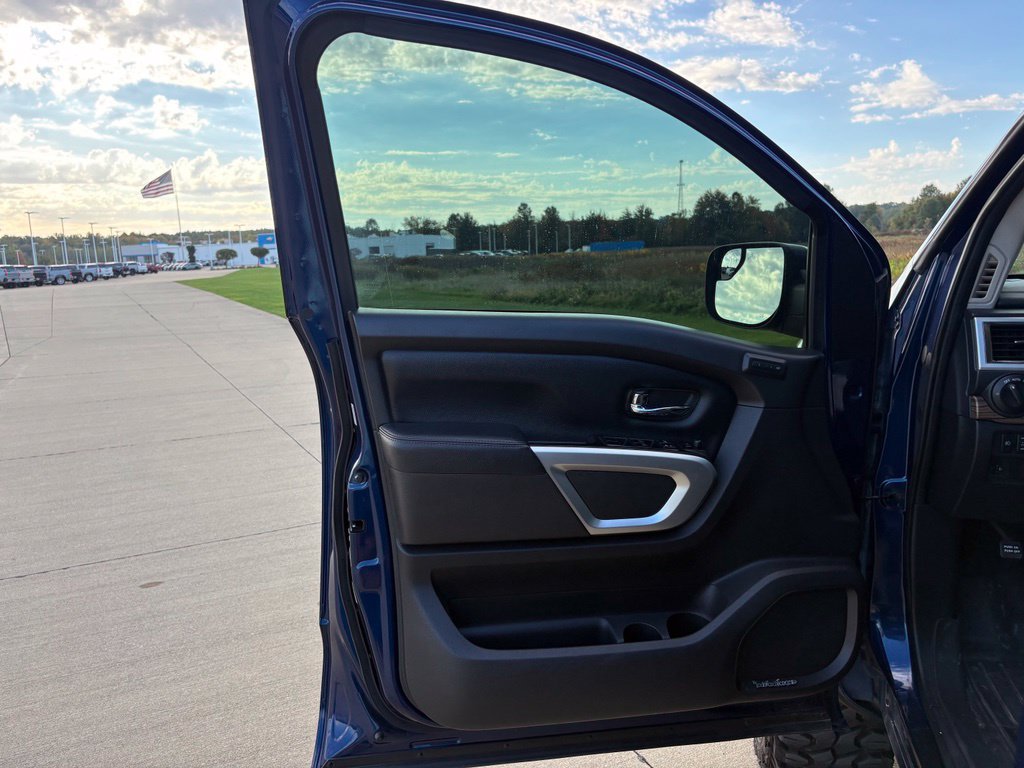Used 2017 Nissan Titan SL AWD/4WD image 10