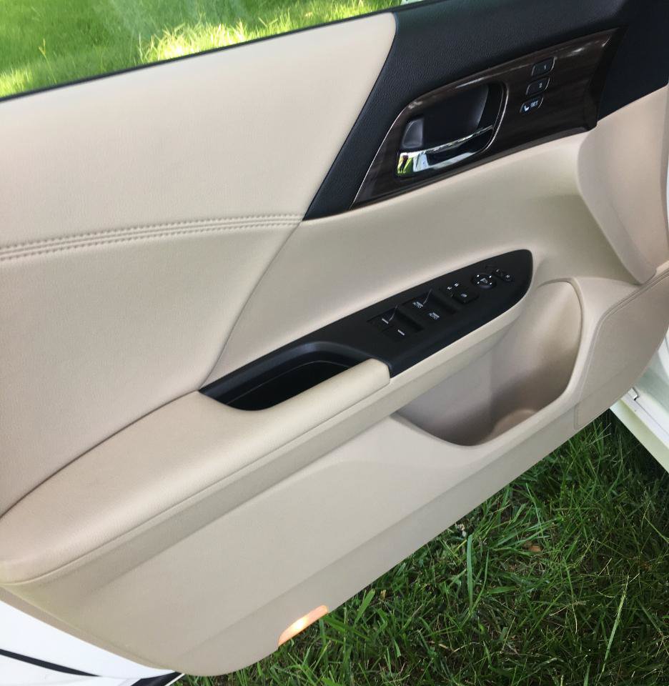 Used 2017 Honda Accord Touring image 18