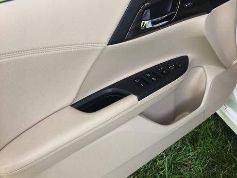 Used 2017 Honda Accord Touring image 18