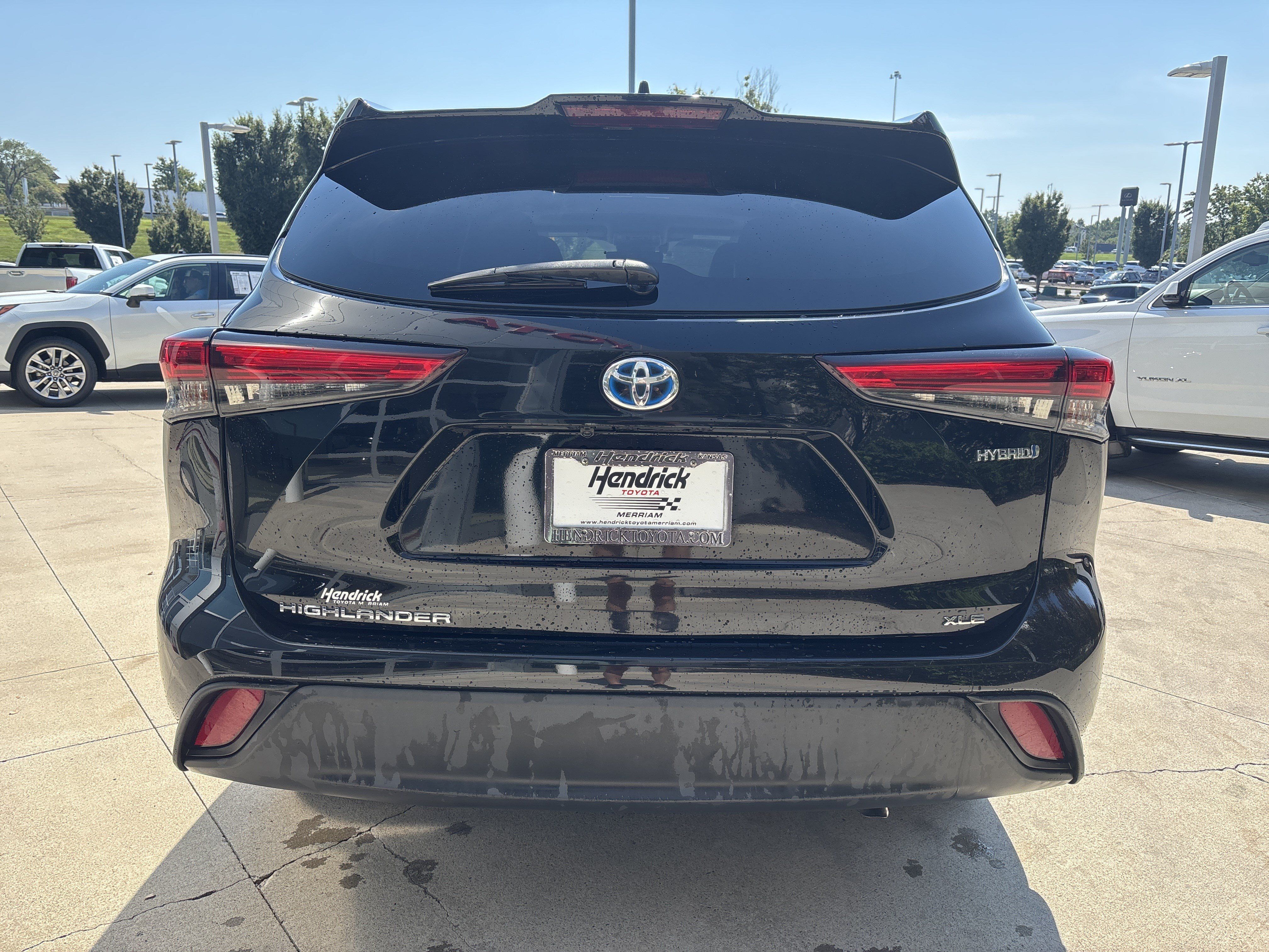 Used 2020 Toyota Highlander XLE AWD/4WD image 8
