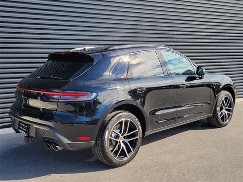 Certified 2025 Porsche Macan image 3