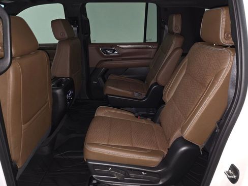 Used 2022 Chevrolet Suburban High Country RWD image 13
