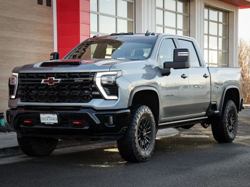 Used 2024 Chevrolet Silverado 2500 ZR2 w/ Technology Package image 9