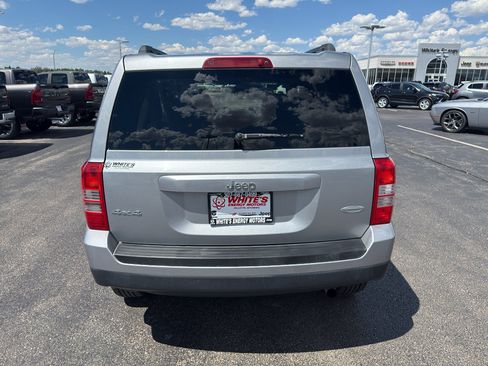 Used 2014 Jeep Patriot Latitude AWD/4WD image 6