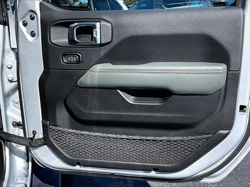 Used 2024 Jeep Wrangler High Altitude image 23