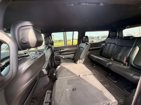 Used 2024 Jeep Wagoneer Series II w/ Flexible Seating Group RWD image 32