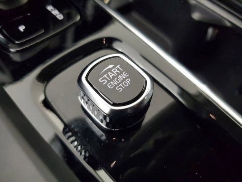 Used 2025 Volvo XC60 B5 Plus image 35