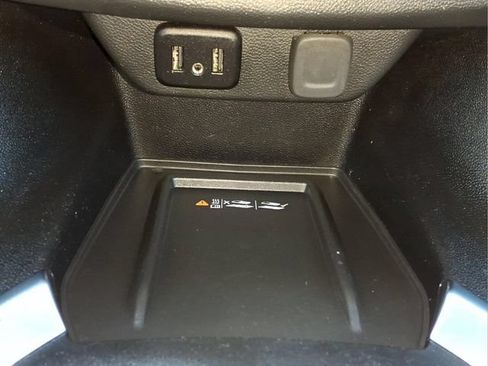 Used 2023 Chevrolet Traverse LT FWD image 21