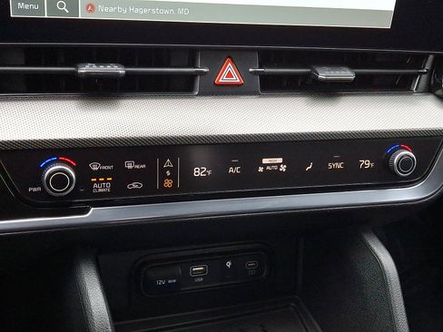 Used 2025 Kia Sportage SX image 16