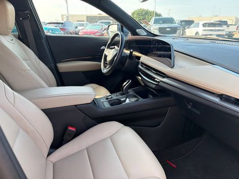 Used 2025 Cadillac XT4 Premium Luxury AWD/4WD image 11