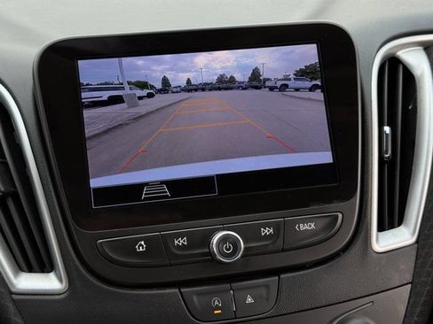 Used 2023 Chevrolet Malibu LS FWD image 18
