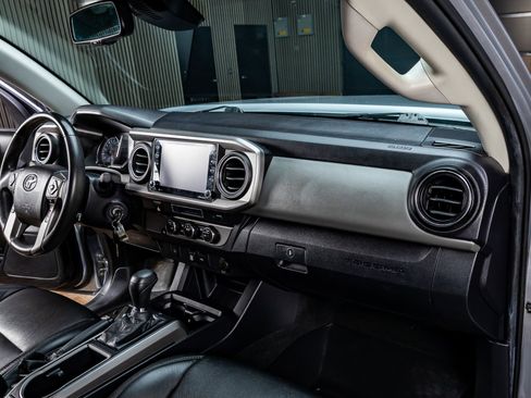 Used 2021 Toyota Tacoma SR5 RWD image 17