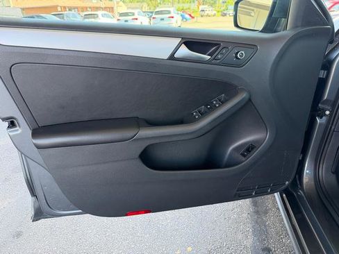 Used 2014 Volkswagen Jetta SE FWD image 9