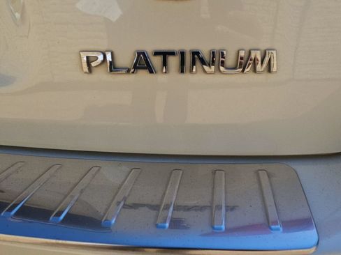 Used 2018 Nissan Pathfinder Platinum FWD image 7