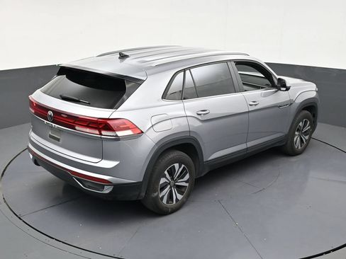 Used 2024 Volkswagen Atlas Cross Sport SE FWD image 16