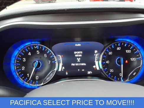 New 2026 Chrysler Pacifica Select image 17