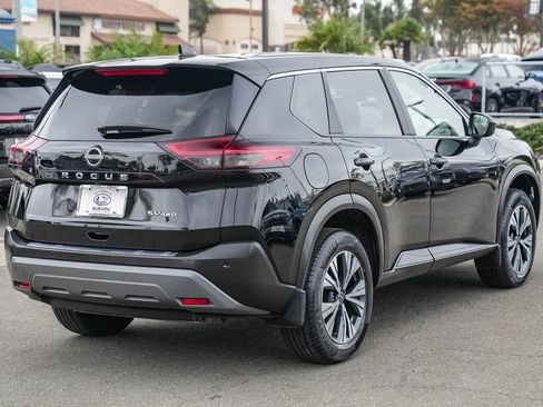 Used 2023 Nissan Rogue SV image 5