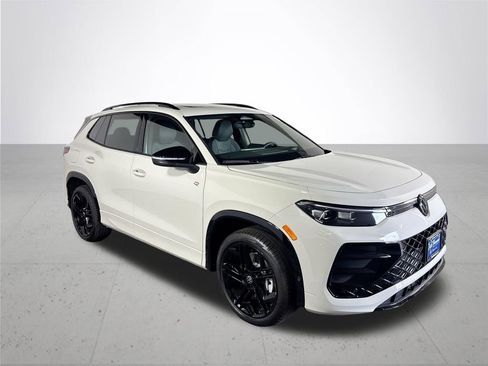 New 2026 Volkswagen Tiguan SE R-Line image 4