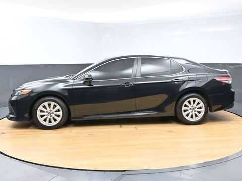 Used 2018 Toyota Camry LE FWD image 6