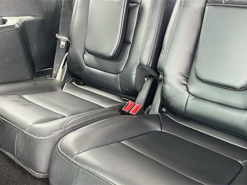 Used 2019 Ford Explorer XLT w/ XLT Sport Appearance Package image 33