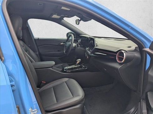 Used 2024 Chevrolet Trax RS w/ Sunroof Package FWD image 19