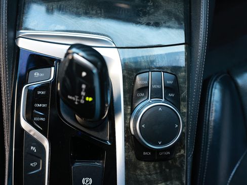 Used 2017 BMW 540i xDrive image 44