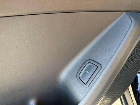 Used 2024 Chevrolet Traverse LT FWD image 39