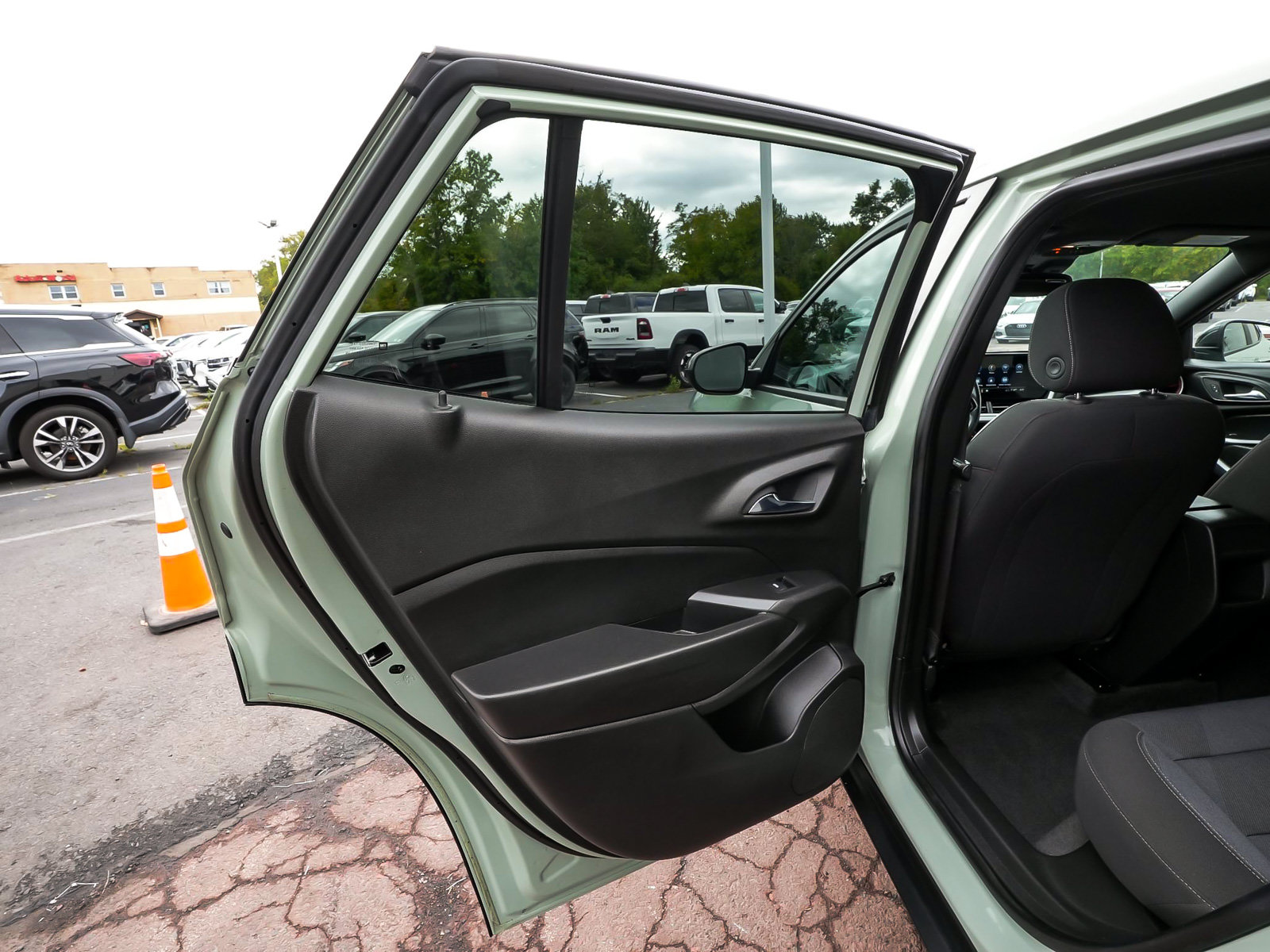 Used 2024 Chevrolet Trax RS w/ Driver Confidence Package FWD image 13