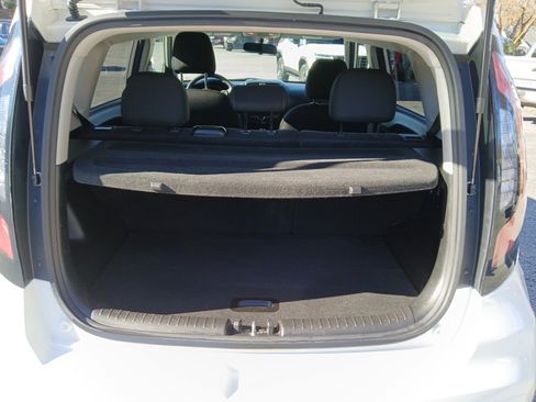 Used 2019 Kia Soul + image 10