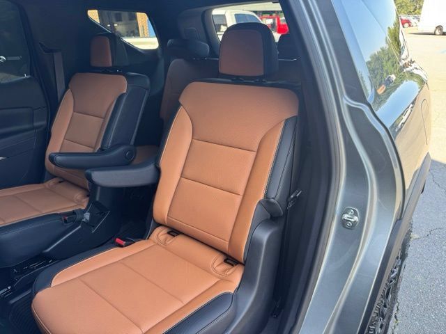 New 2027 Chevrolet Traverse Z71 w/ Enhanced Driving Package AWD/4WD image 23