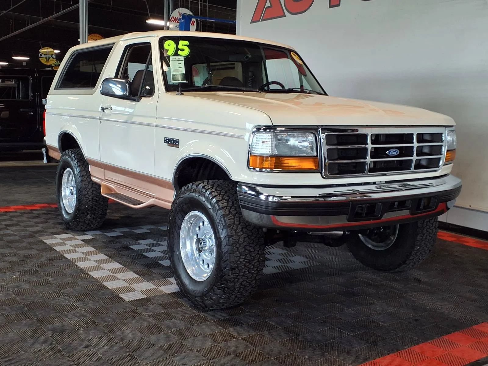 Used 1995 Ford Bronco Eddie Bauer AWD/4WD image 2