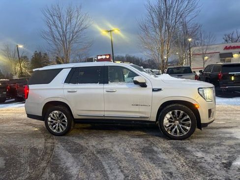 Used 2021 GMC Yukon Denali w/ Denali Premium Package image 5
