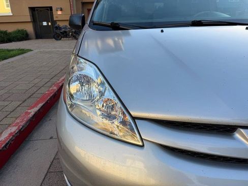 Used 2010 Toyota Sienna LE FWD image 11
