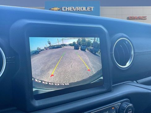 Used 2021 Jeep Wrangler Unlimited Sahara AWD/4WD image 14
