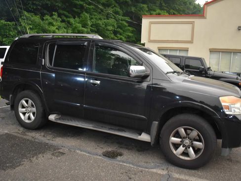 Used 2010 Nissan Armada SE AWD/4WD image 2