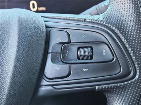 Used 2025 Buick Envista Preferred image 13
