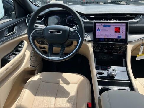 New 2025 Jeep Grand Cherokee Limited w/ Luxury Tech Group II AWD/4WD image 2