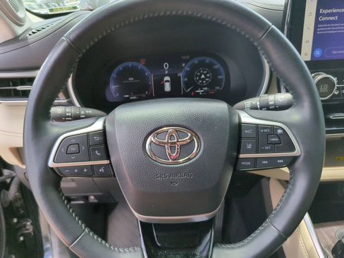 Used 2023 Toyota Highlander Limited FWD image 28