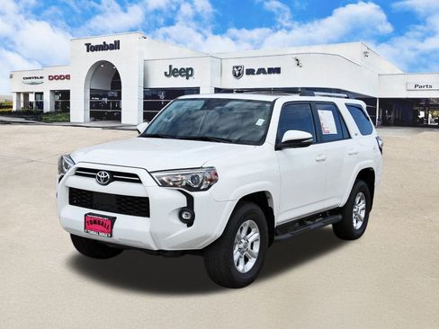 Used 2022 Toyota 4Runner SR5 Premium image 3