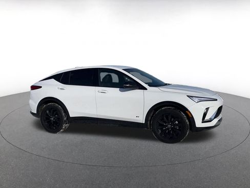 Used 2025 Buick Envista Sport Touring image 2