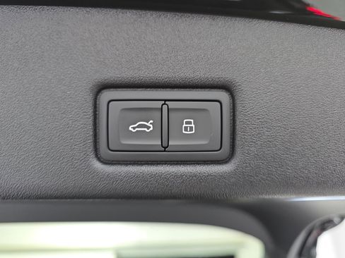 New 2025 Audi SQ5 Prestige image 13